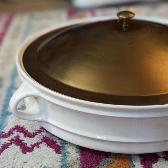 Vintage Made in USA White 11" Round Baking Casserole Dish with Handles and Lid - Picture 2 of 10